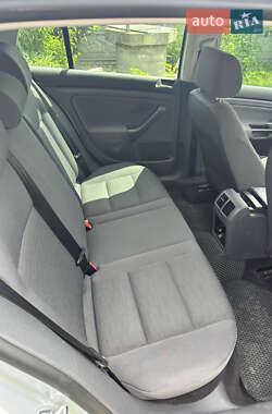 Хэтчбек Volkswagen Golf 2006 в 