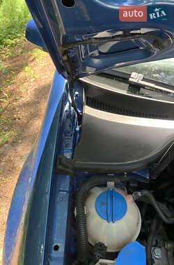 Хэтчбек Volkswagen Golf 2004 в 