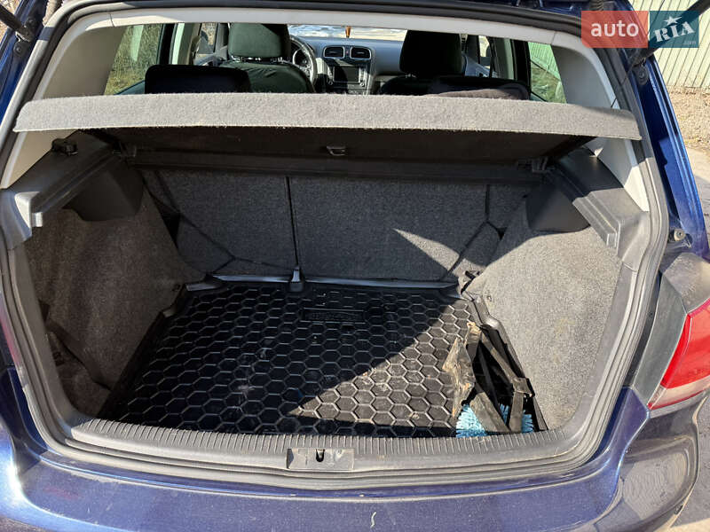 Хэтчбек Volkswagen Golf 2010 в Каменском