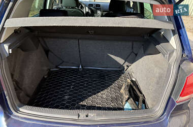 Хэтчбек Volkswagen Golf 2010 в 