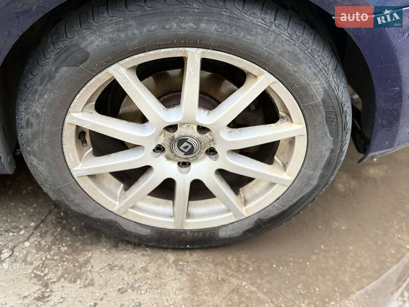 Хэтчбек Volkswagen Golf 2010 в Каменском