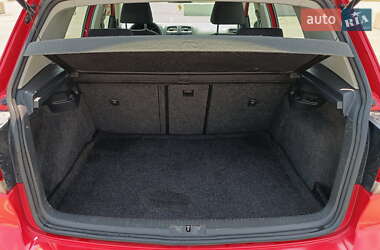 Хетчбек Volkswagen Golf 2011 в 