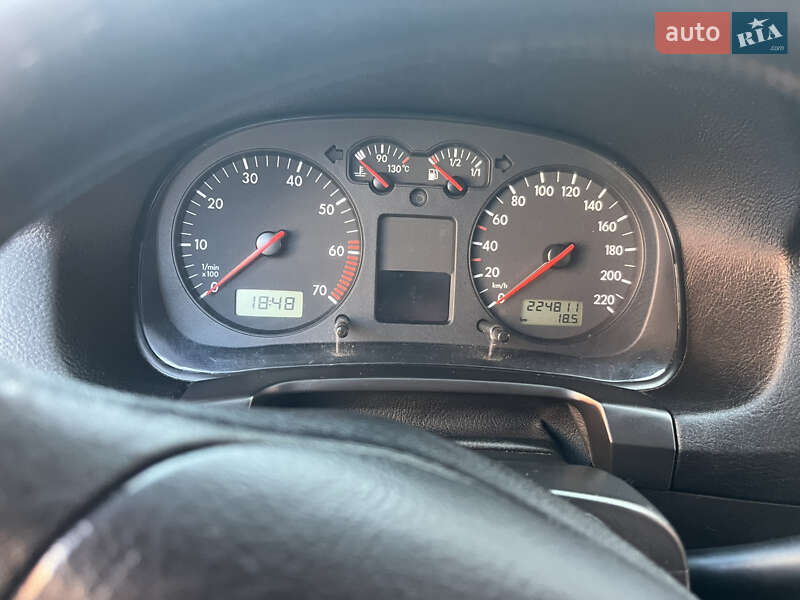 Хэтчбек Volkswagen Golf 2002 в Хмельницком