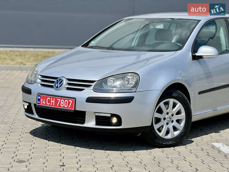 Хетчбек Volkswagen Golf 2004 в Івано-Франківську