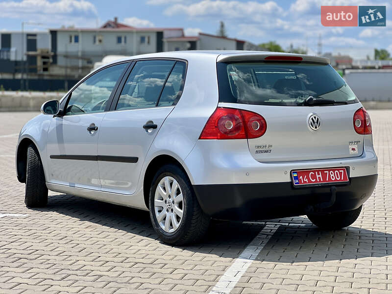 Хетчбек Volkswagen Golf 2004 в Івано-Франківську