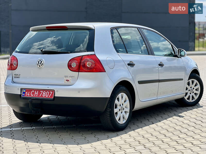 Хетчбек Volkswagen Golf 2004 в Івано-Франківську