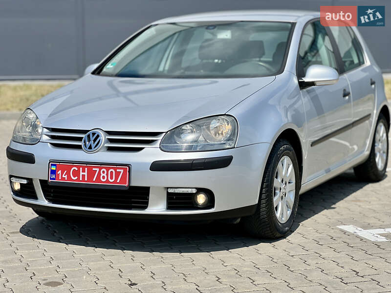 Хетчбек Volkswagen Golf 2004 в Івано-Франківську
