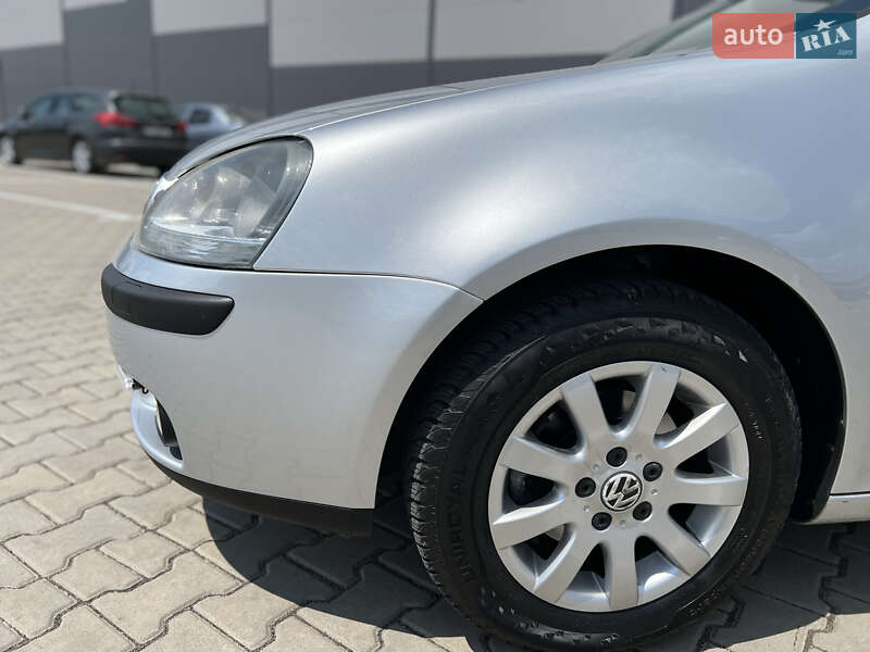 Хетчбек Volkswagen Golf 2004 в Івано-Франківську