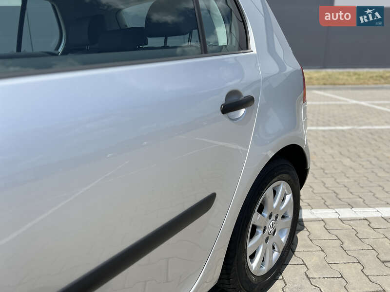 Хетчбек Volkswagen Golf 2004 в Івано-Франківську
