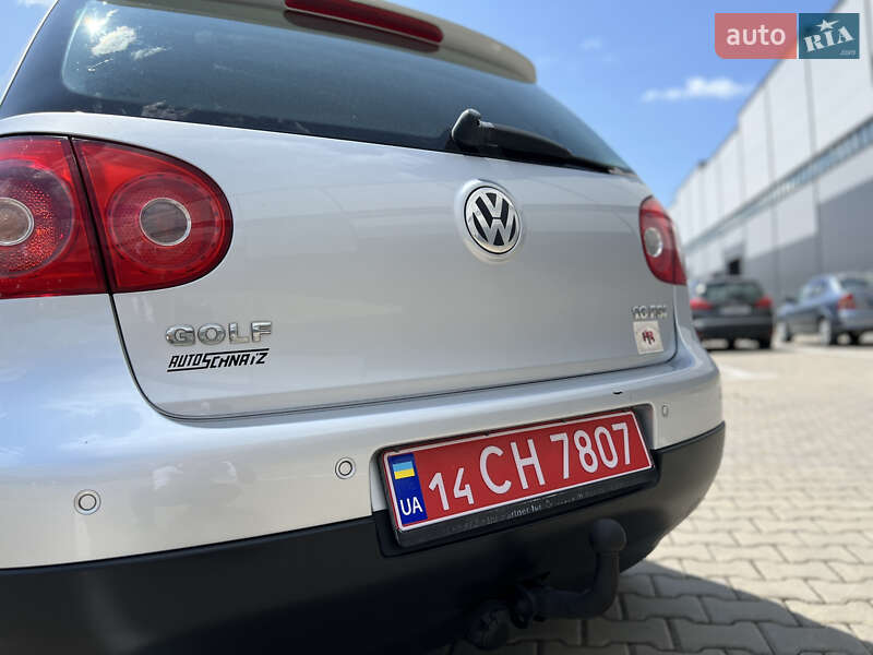 Хетчбек Volkswagen Golf 2004 в Івано-Франківську
