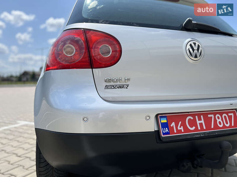 Хетчбек Volkswagen Golf 2004 в Івано-Франківську