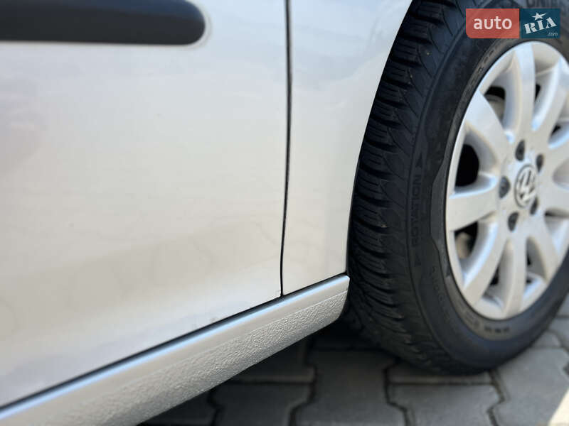 Хетчбек Volkswagen Golf 2004 в Івано-Франківську