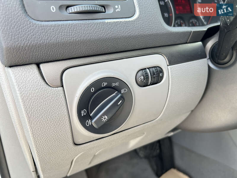 Хетчбек Volkswagen Golf 2004 в Івано-Франківську