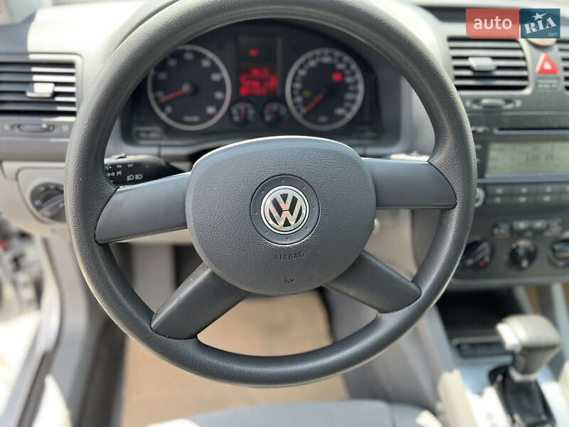 Хетчбек Volkswagen Golf 2004 в Івано-Франківську