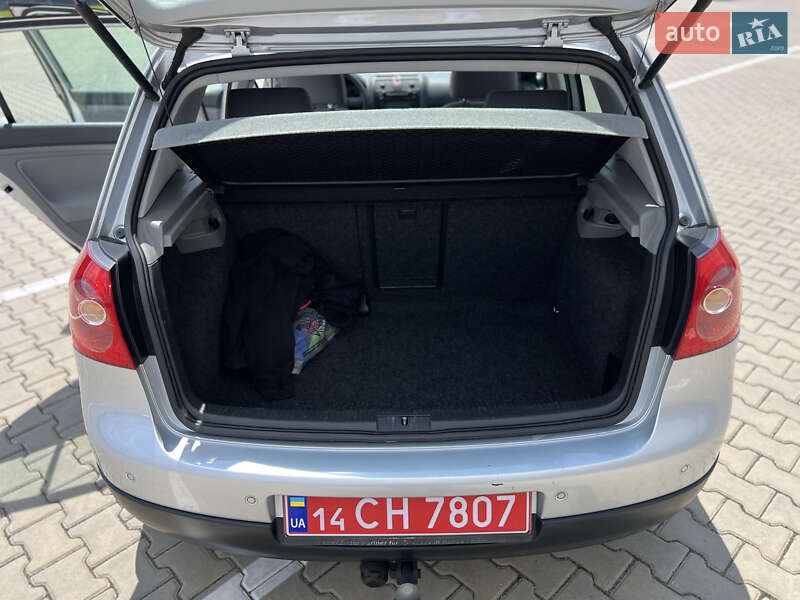 Хетчбек Volkswagen Golf 2004 в Івано-Франківську