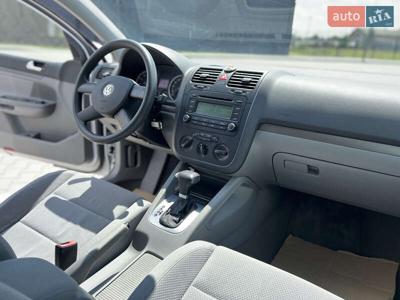 Хетчбек Volkswagen Golf 2004 в Івано-Франківську
