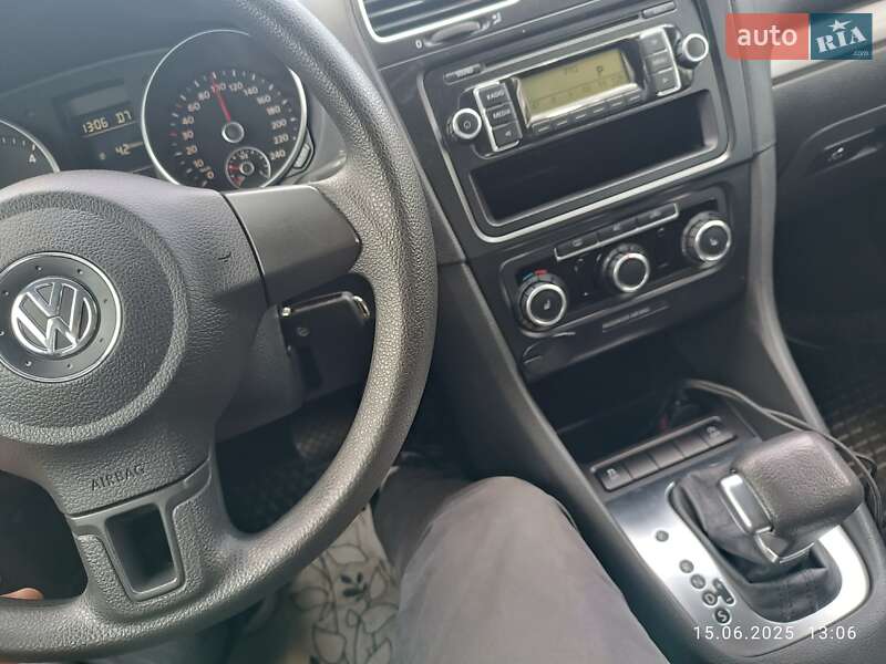 Універсал Volkswagen Golf 2010 в Краснограді