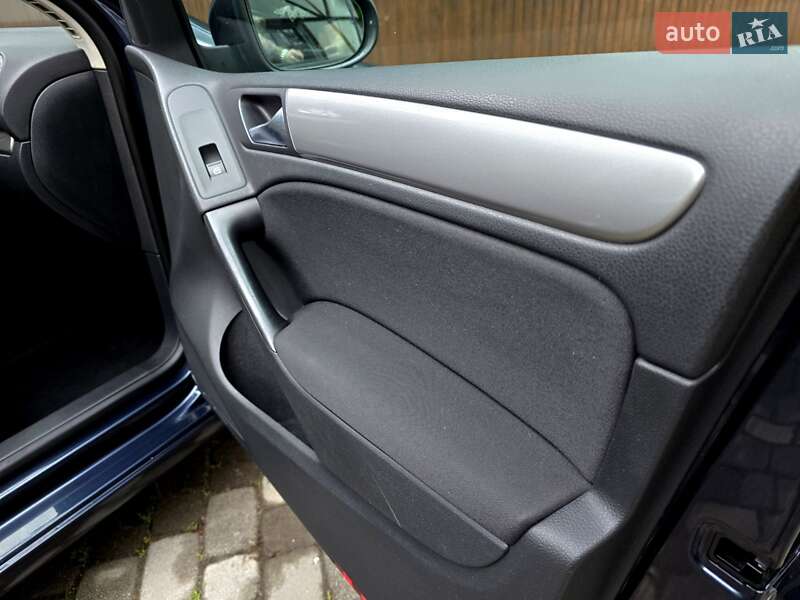 Хетчбек Volkswagen Golf 2009 в Полтаві