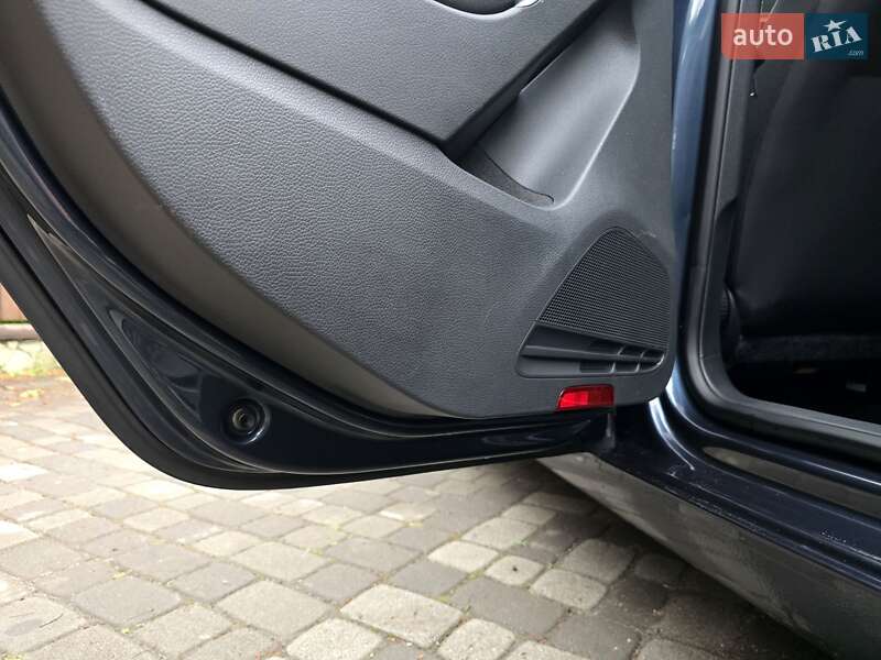 Хетчбек Volkswagen Golf 2009 в Полтаві