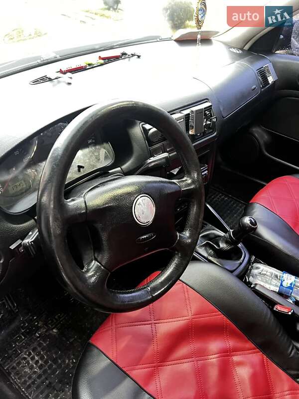 Хетчбек Volkswagen Golf 2000 в Львові