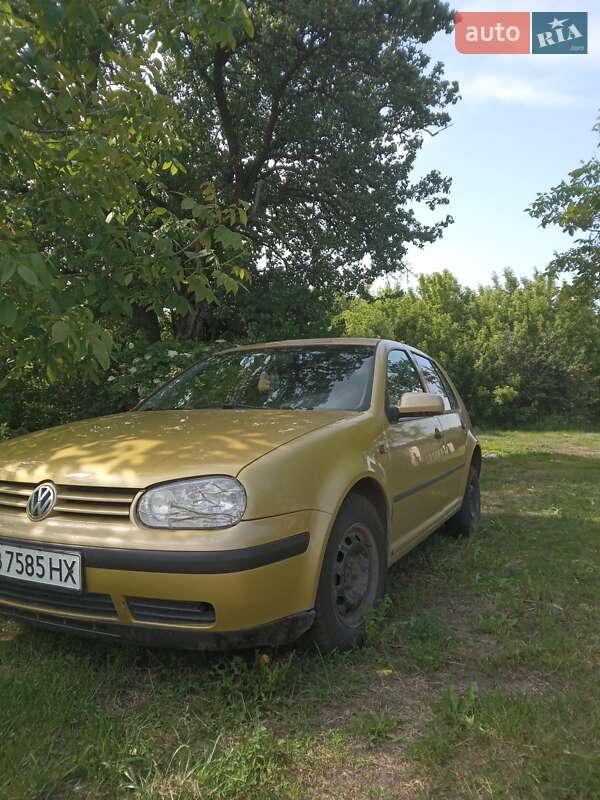 Хэтчбек Volkswagen Golf 1998 в 