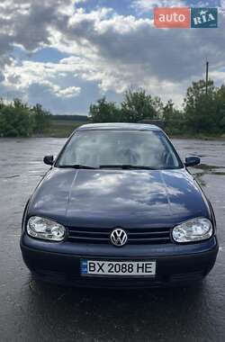 Хетчбек Volkswagen Golf 1998 в Городку