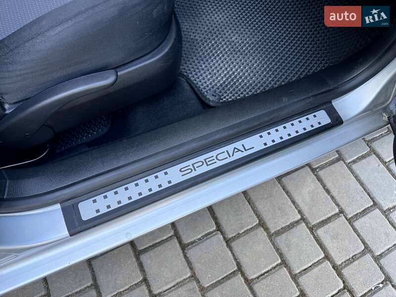 Хетчбек Volkswagen Golf 2002 в Івано-Франківську