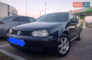 Хэтчбек Volkswagen Golf 2000 в 