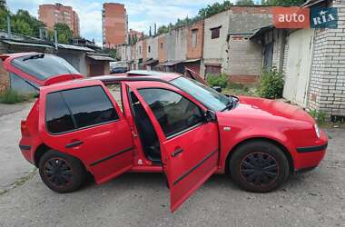 Хэтчбек Volkswagen Golf 2001 в Сумах