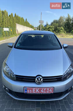 Хэтчбек Volkswagen Golf 2010 в Луцке