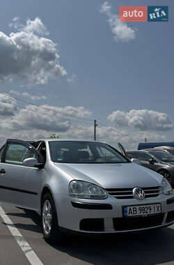 Хэтчбек Volkswagen Golf 2004 в Виннице