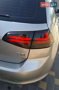 Хэтчбек Volkswagen Golf 2015 в 