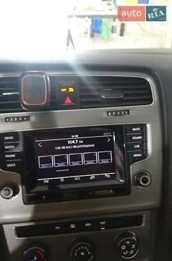 Хэтчбек Volkswagen Golf 2015 в 