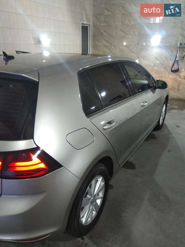 Хэтчбек Volkswagen Golf 2015 в Новоднестровске