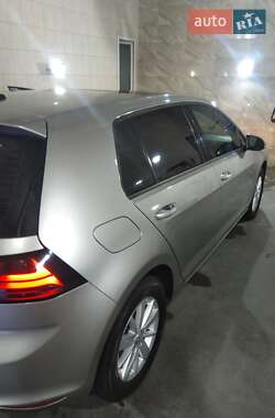 Хэтчбек Volkswagen Golf 2015 в 