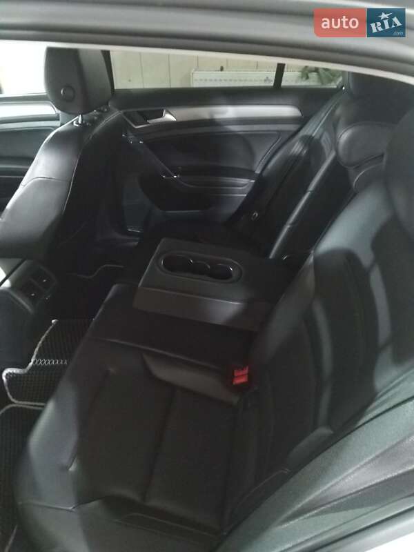 Хэтчбек Volkswagen Golf 2015 в Новоднестровске