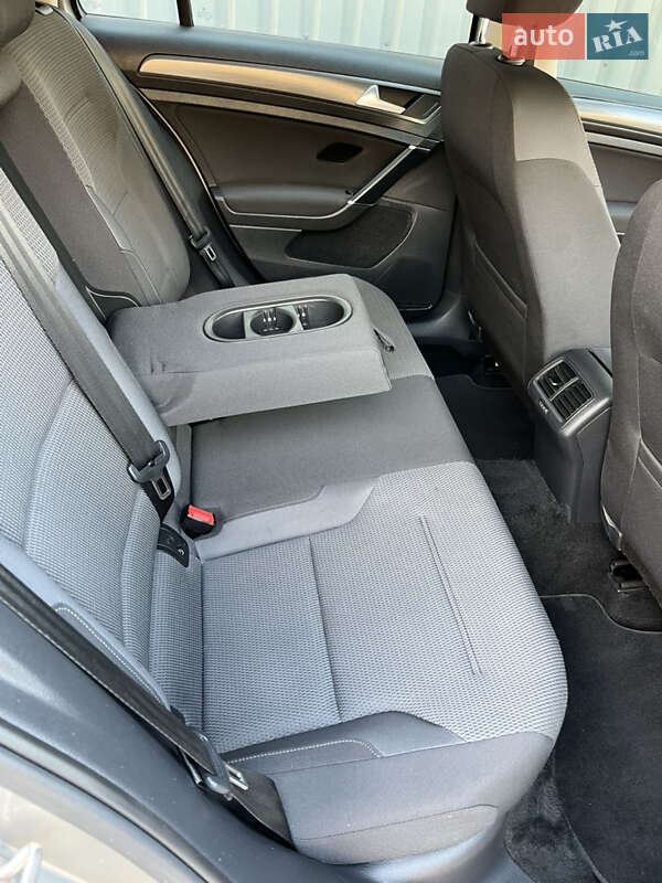 Універсал Volkswagen Golf 2019 в Луцьку