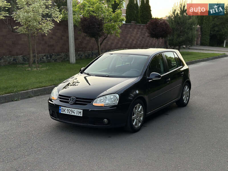Хетчбек Volkswagen Golf 2005 в Рівному