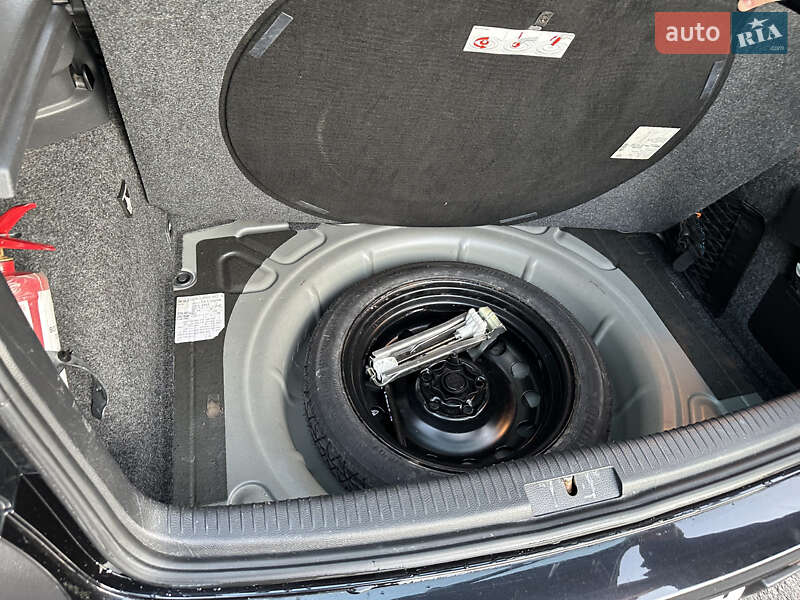 Хетчбек Volkswagen Golf 2005 в Рівному