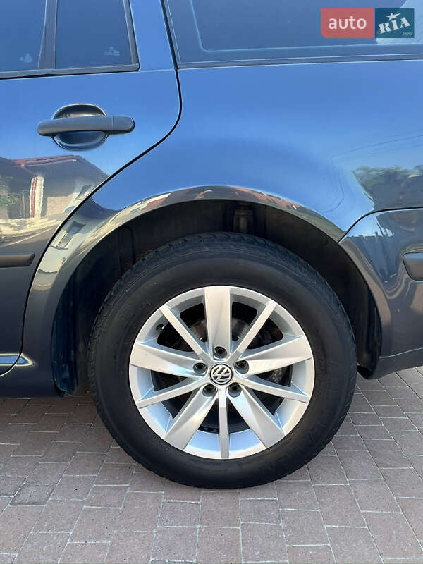 Универсал Volkswagen Golf 2004 в Ужгороде