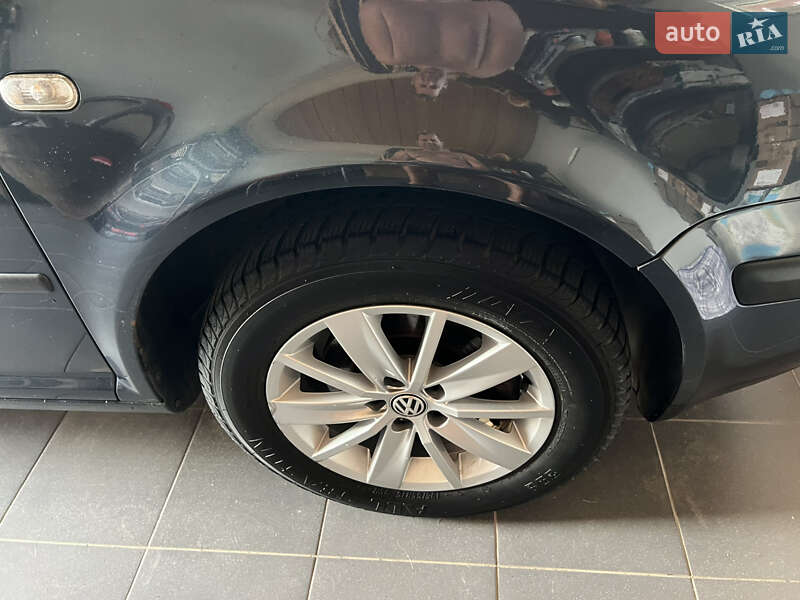 Универсал Volkswagen Golf 2004 в Ужгороде