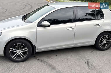 Хетчбек Volkswagen Golf 2011 в 