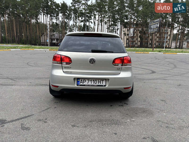 Хэтчбек Volkswagen Golf 2011 в Киеве