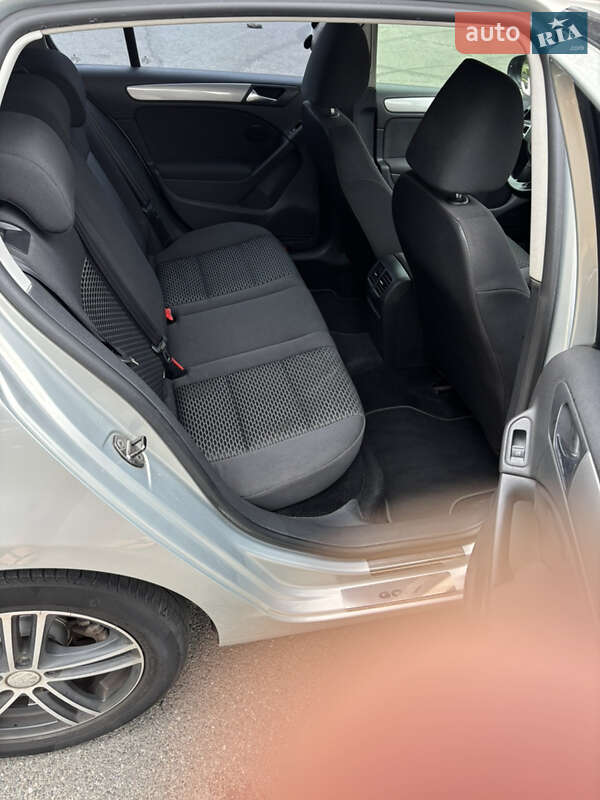 Хэтчбек Volkswagen Golf 2011 в Киеве