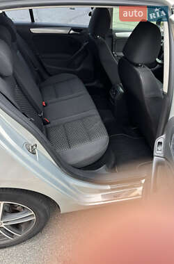 Хетчбек Volkswagen Golf 2011 в 