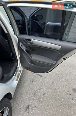 Хетчбек Volkswagen Golf 2011 в 