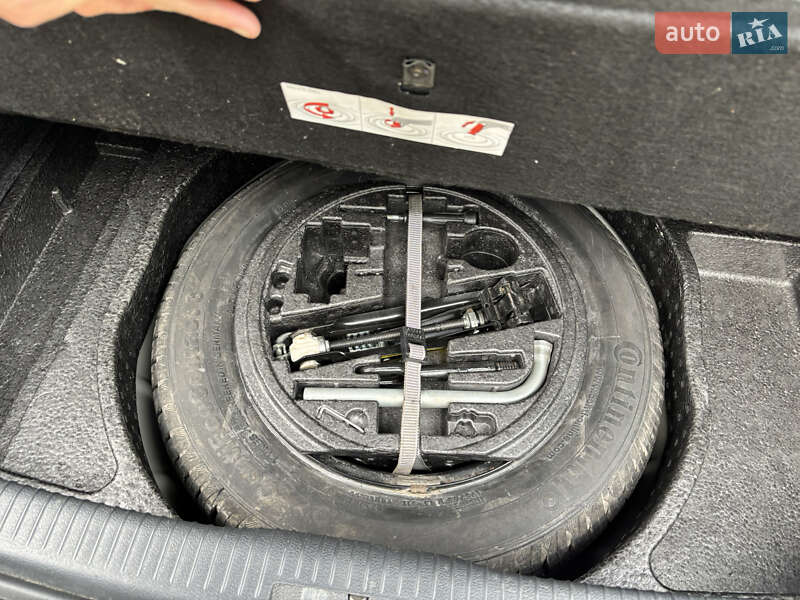 Хэтчбек Volkswagen Golf 2011 в Киеве