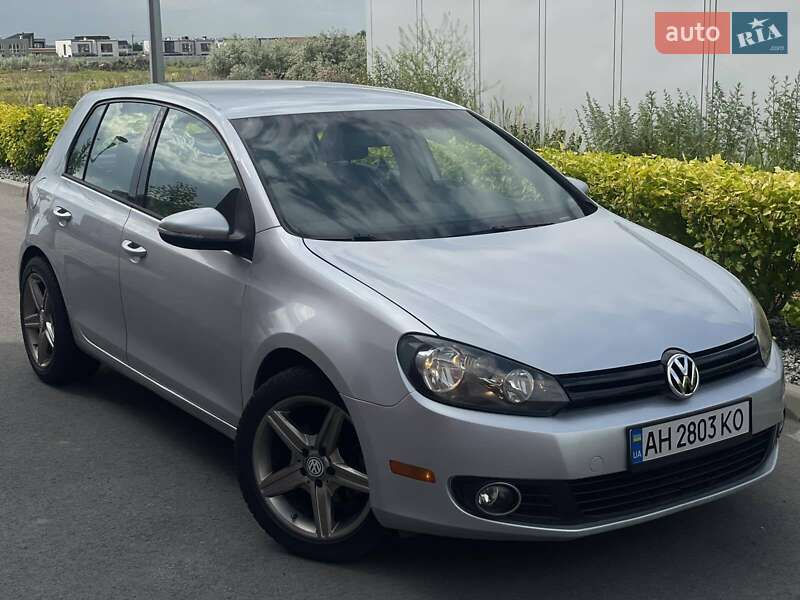 Хэтчбек Volkswagen Golf 2013 в 