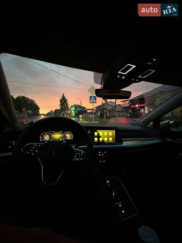 Універсал Volkswagen Golf 2021 в Дрогобичі