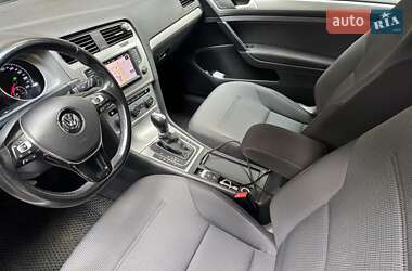 Хэтчбек Volkswagen Golf 2016 в 